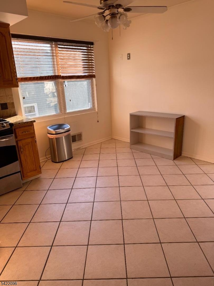 Eat-in-Kitchen