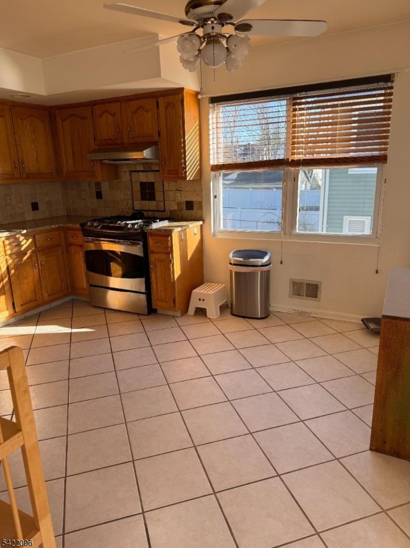 Eat-in-Kitchen
