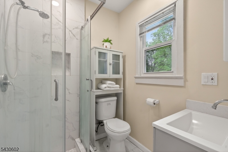 full bath 1st level