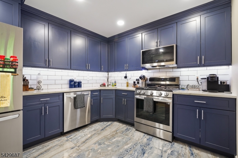 Eat-In Kitchen