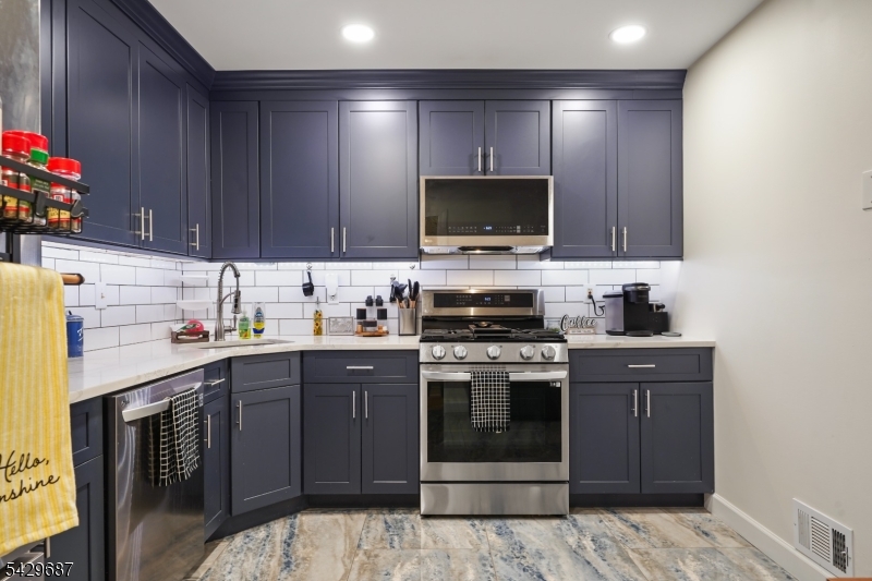 Eat-In Kitchen