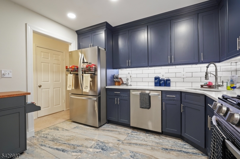 Eat-In Kitchen