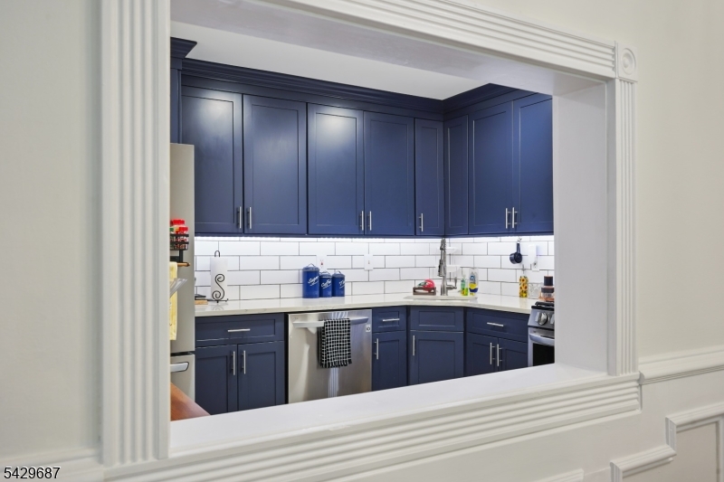 Eat-In Kitchen