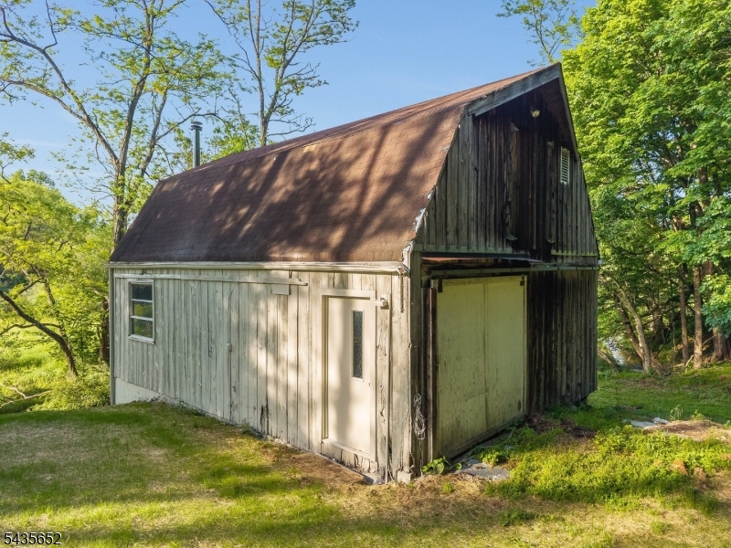 BARN