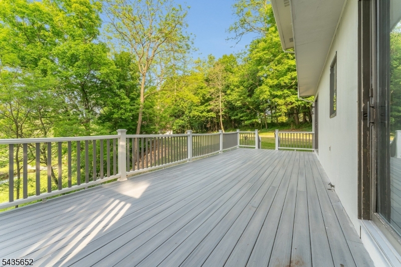 OVERSIZED DECK
