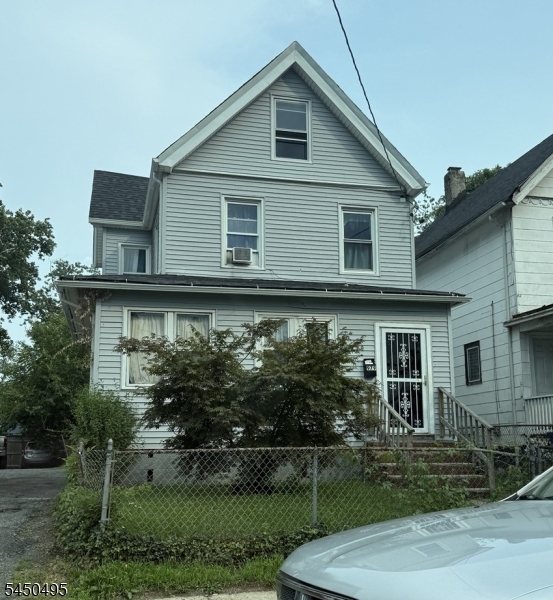 979 W 4th St