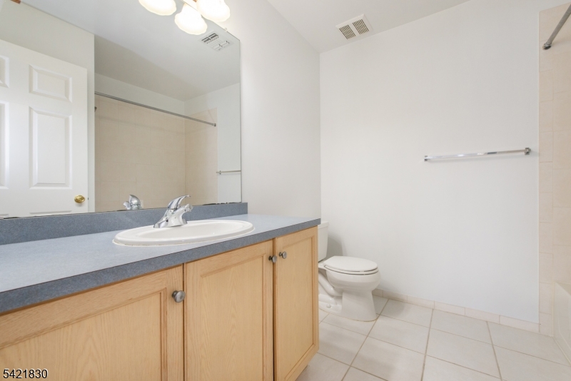 Full Bathroom 2