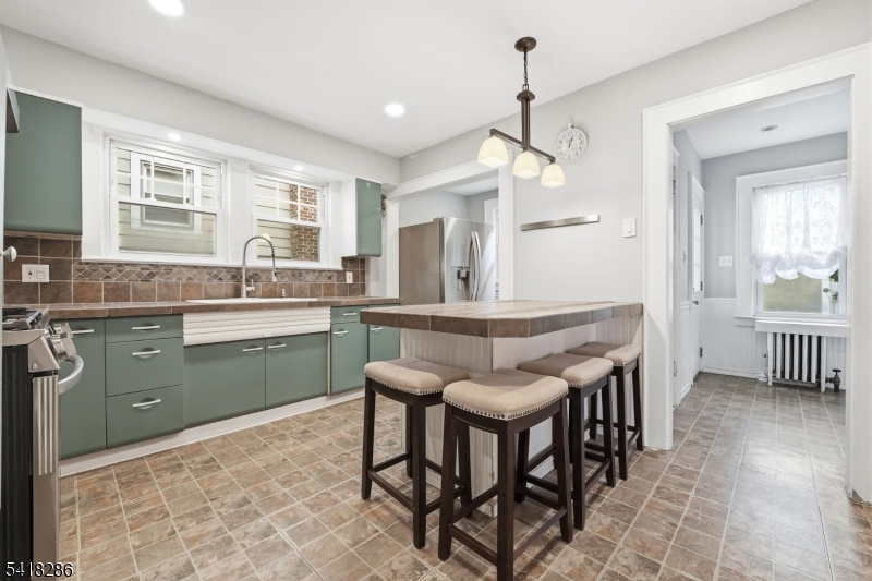 Eat in kitchen