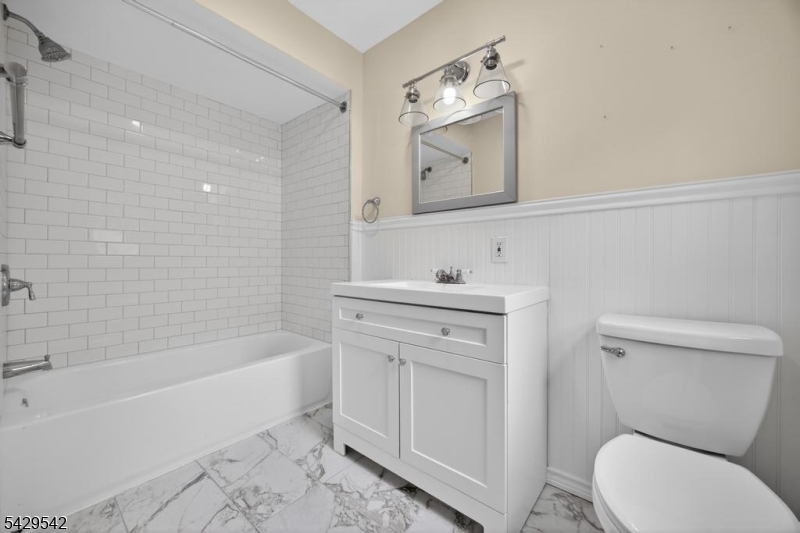 Main Bath 1st Floor