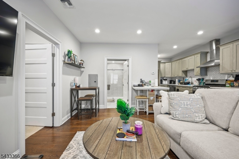 1 Bed Apartment