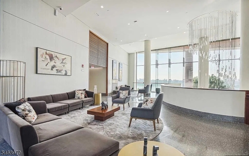 320 Adolphus Ave 421