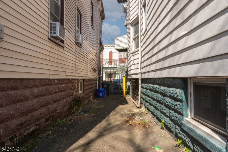 Alley to Yard