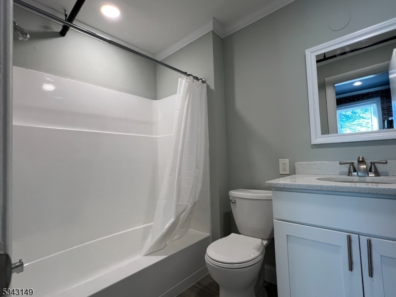 BATHROOM VIEW 2
