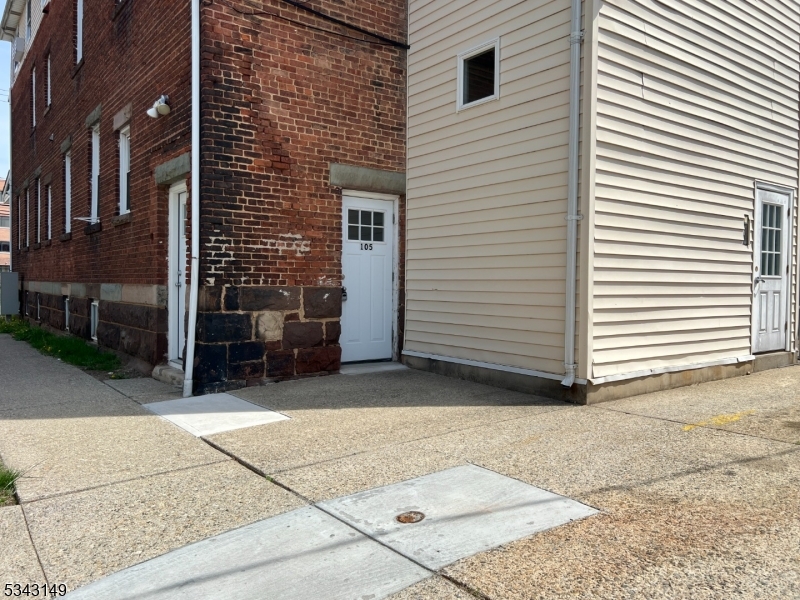 LOCATION OF DOOR