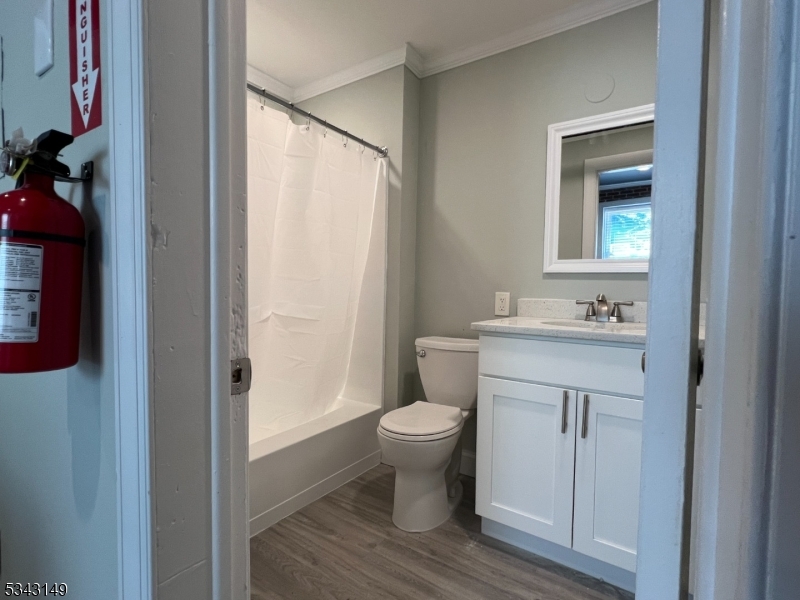 BATHROOM VIEW 1