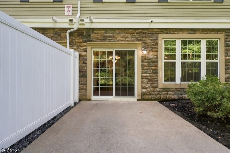 305 Waterview Ct