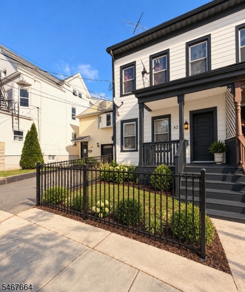 425 Catherine St