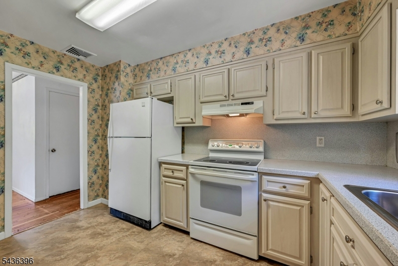 Sunny & Spacious Kitchen