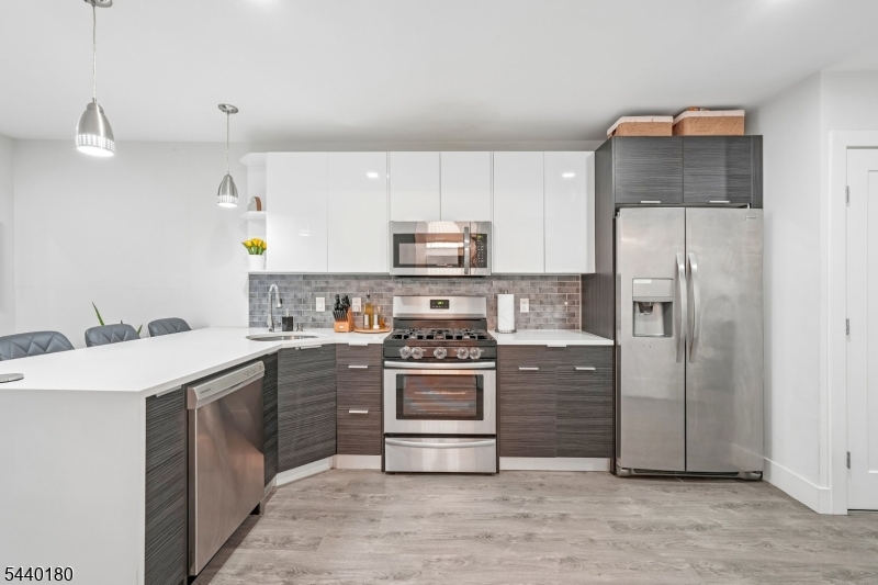 62 69th St 209