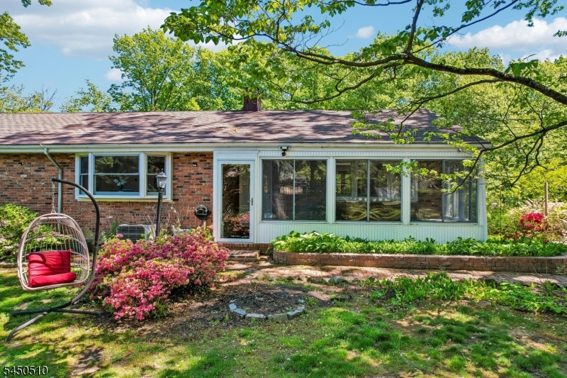 881 Bordentown Ave