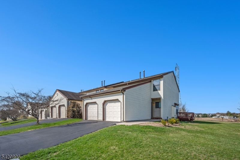 233 Spruce Ct
