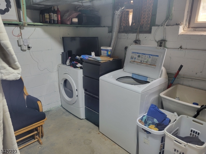 LAUNDRY FACILITY