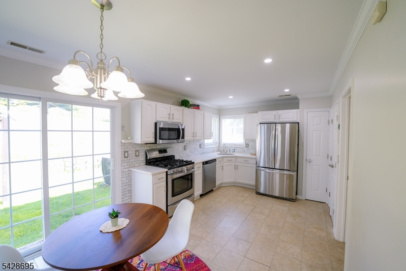 breakfast room