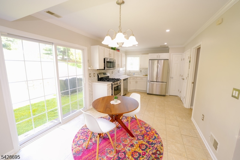 breakfast room