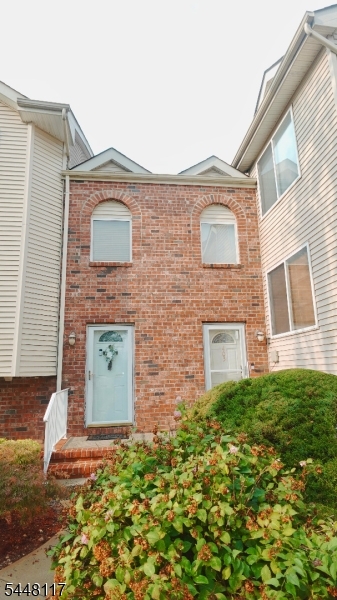 402 Holly Dr