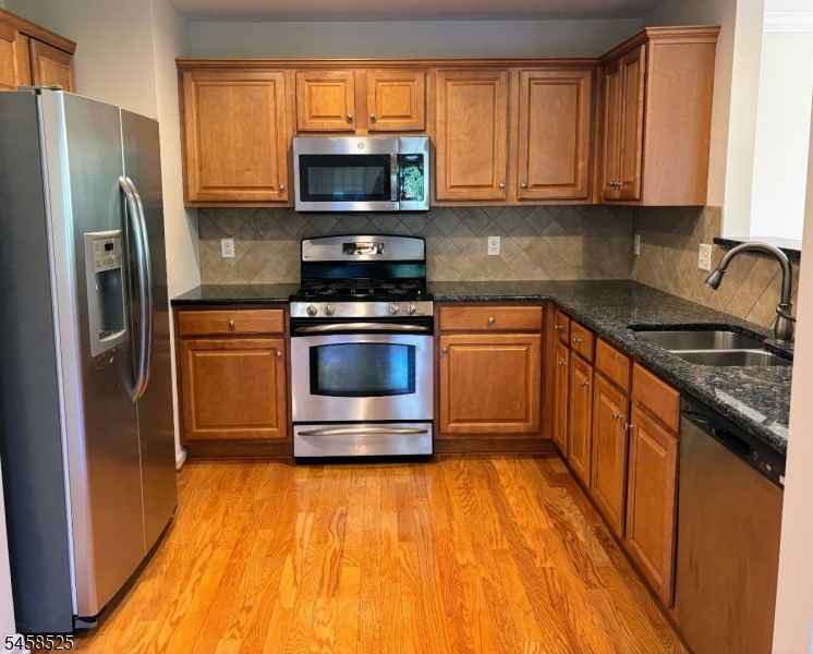 230 Old Farm Dr