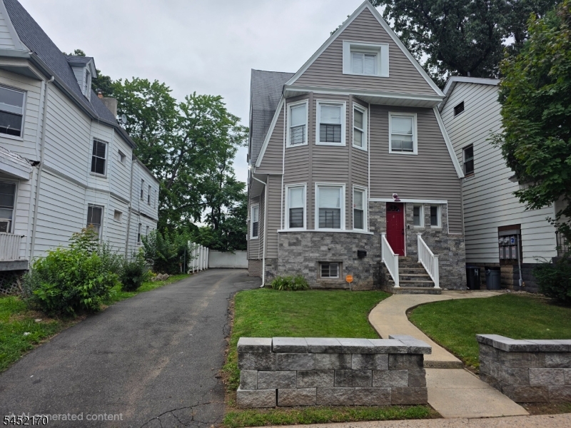 4 Hawthorne Pl
