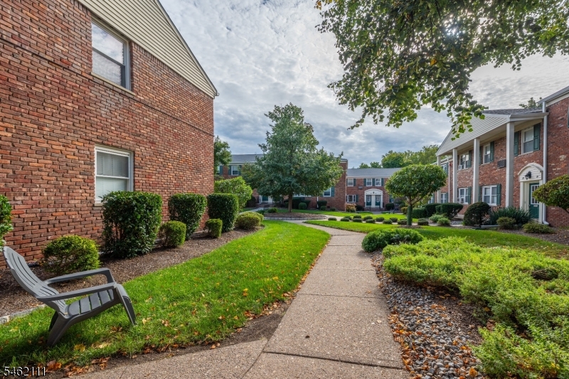 79 Roseland Ave 74