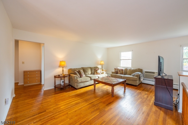 79 Roseland Ave 74