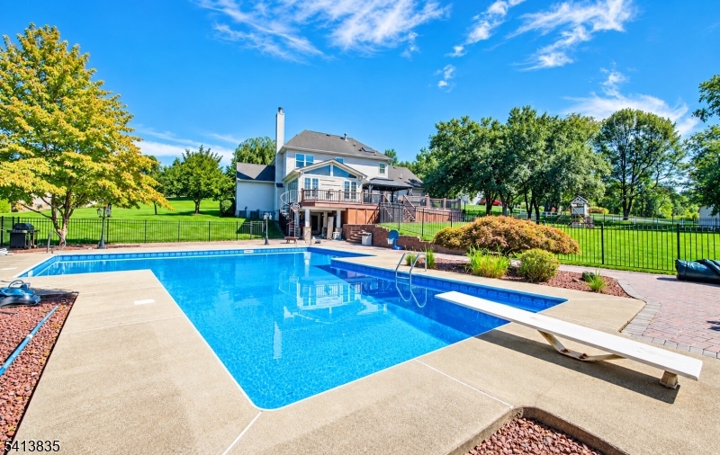 9 Tracey Ln