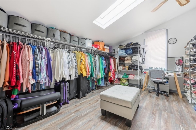 walk-in-closet