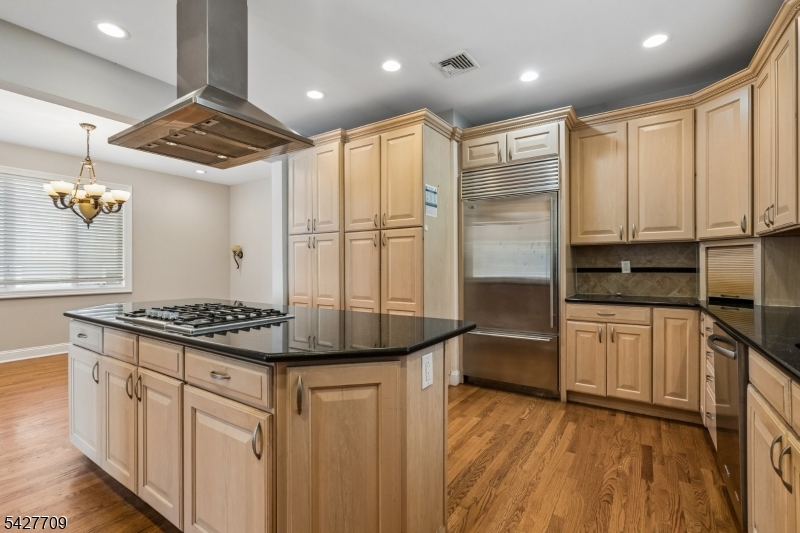 Eat-In Kitchen