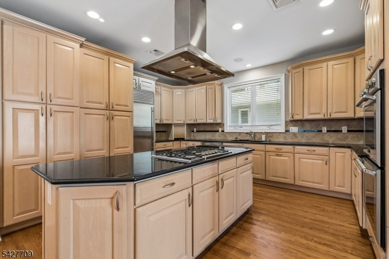 Eat-In Kitchen