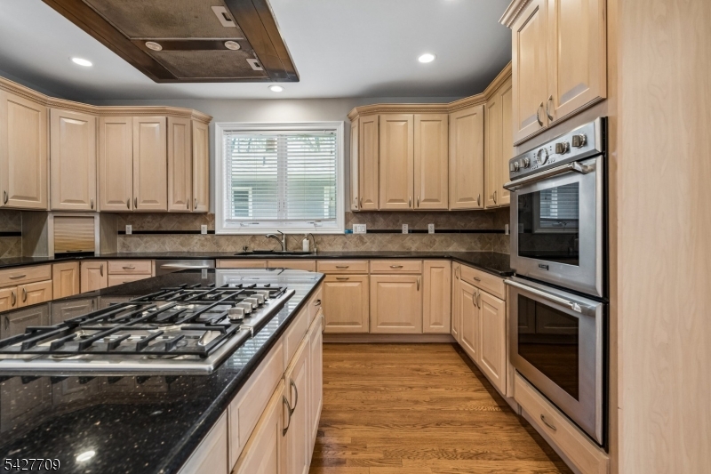 Eat-In Kitchen