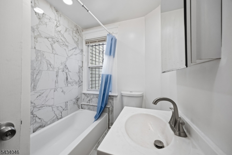 UNIT 2 BATHROOM