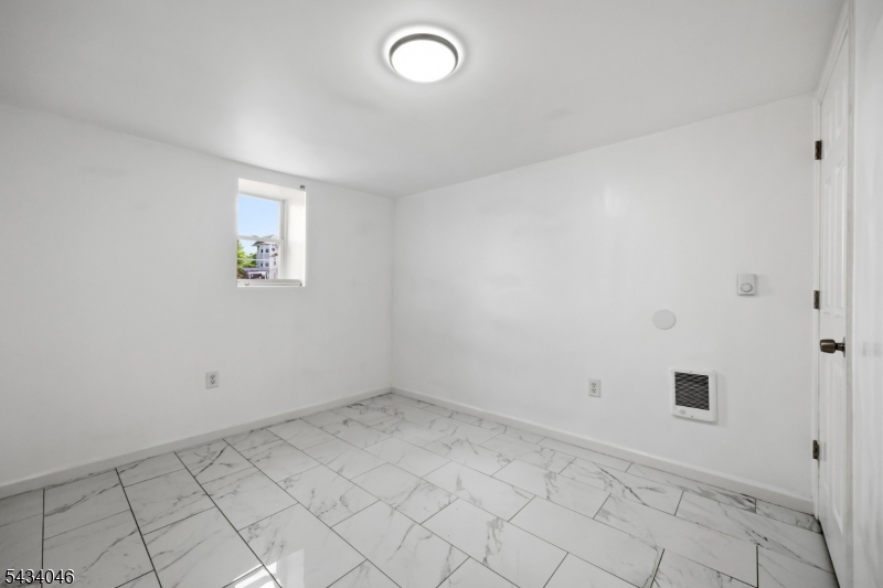 BONUS UNIT BEDROOM
