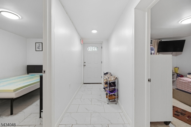 BONUS UNIT BEDROOMS/ENTRANCE