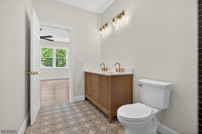 PRIMARY ENSUITE BATH