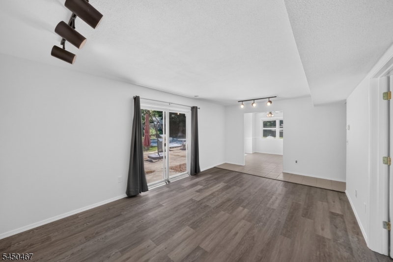 15 Harper Rd