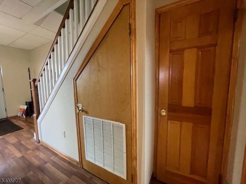 Front entrance, door to bsmt