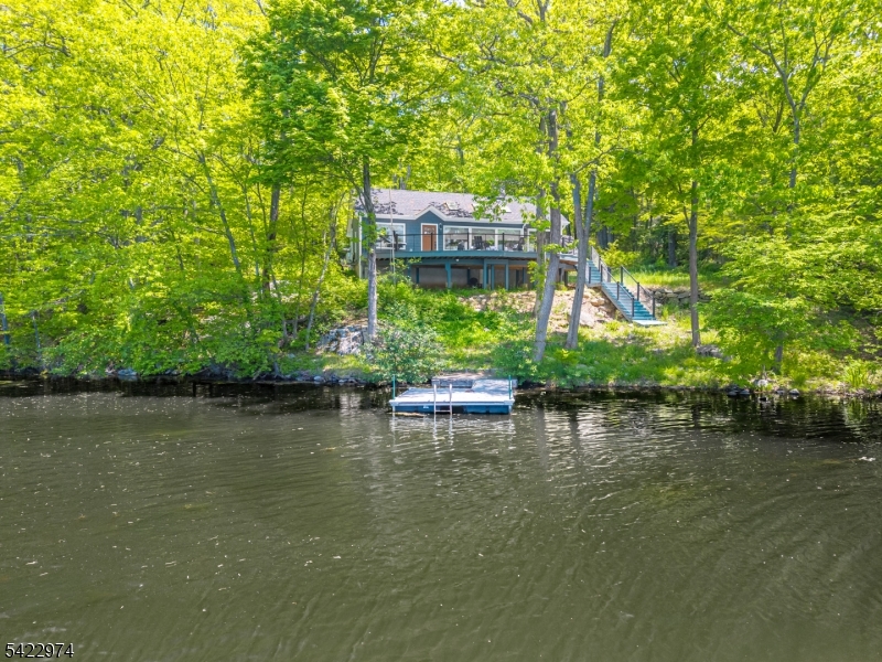 Lakefront Oasis