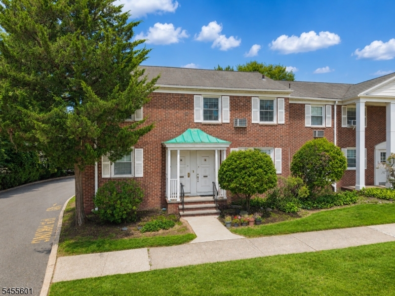 445 Morris Ave 2A