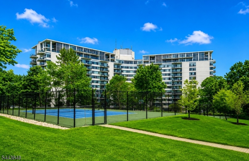 1 Claridge Dr 114