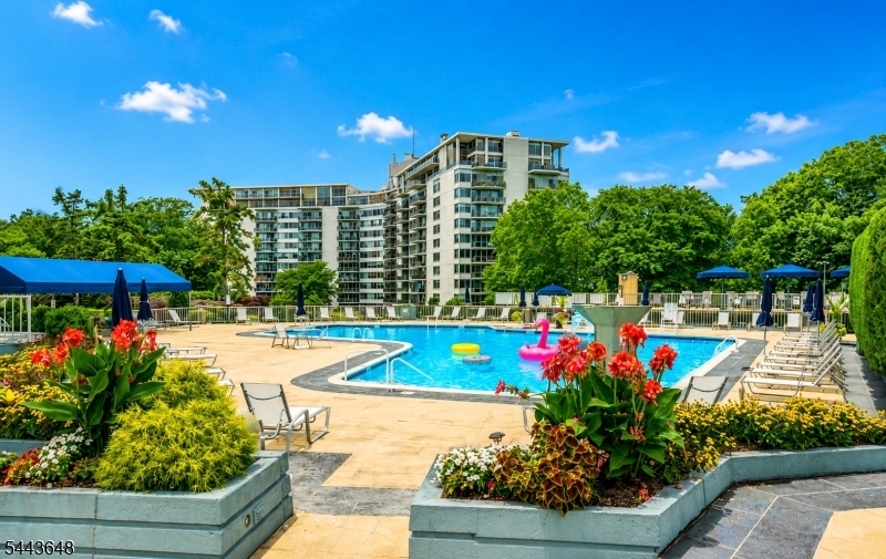 1 Claridge Dr 114