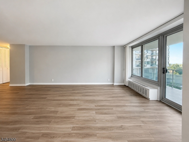 1 Claridge Dr 114