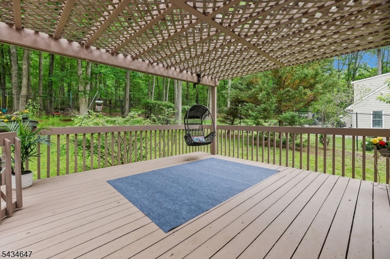 Gorgeous Deck & pergola